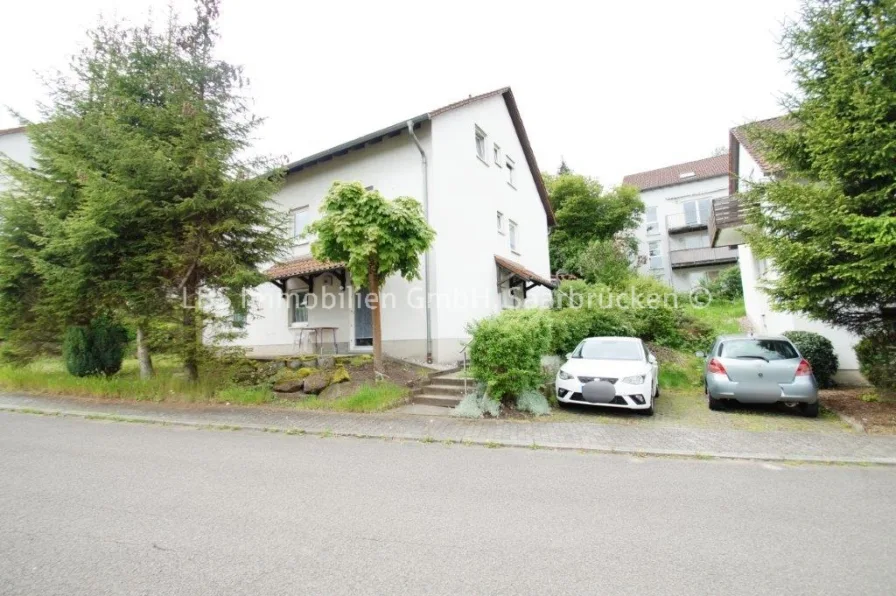 Ansicht - Haus kaufen in Lebach - Haus mit 3 Wohnungen in Lebach - 1 Wohnung leer - Eigennutz plus Kapitalanlage