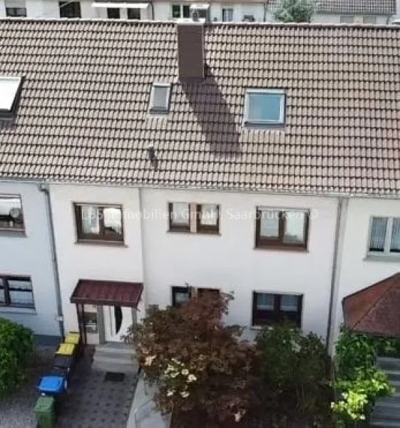 Vorderseite - Haus kaufen in Saarbrücken - Neuer Preis! Gepflegtes Wohnhaus mit zahlreichen Highlights in ruhiger Wohnlage
