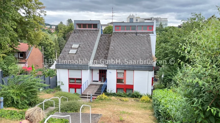 Ansicht - Rückseite - Wohnung kaufen in Saarbrücken - Eigentumswohnung in Dudweiler - 91 m² Wfl. - Garage - Südterrasse