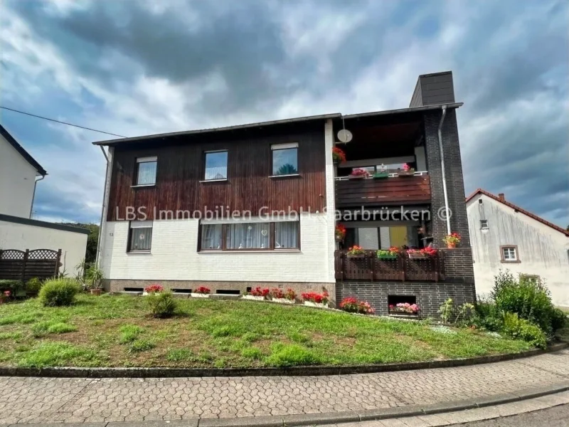 Vorderansicht - Haus kaufen in Gersheim - Perfekt für die große Familie - Einfamilienhaus in Gersheim- Rubenheim
