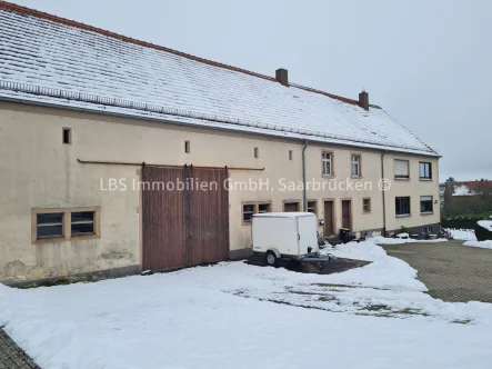 Frontansicht Abrissgebäude - Grundstück kaufen in Mandelbachtal - Wohnbaugrundstück mit Abrissobjekt für Ihr Neubauvorhaben