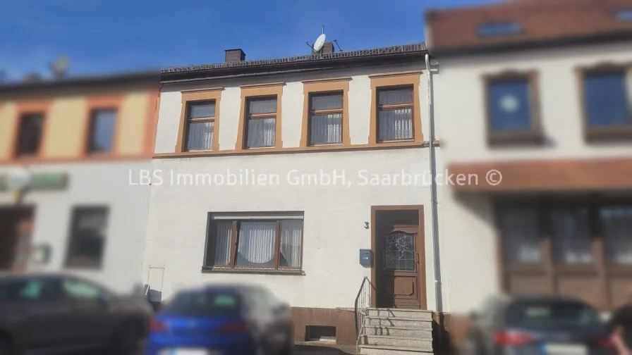 Ansicht Vorderseite - Haus kaufen in Wadern - Einfamilienhaus in Bardenbach - 5 Zimmer - 127 m² Wohnfläche - 310 m² Grundstück