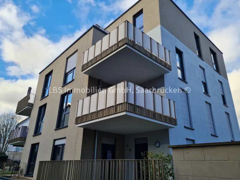 Seitenansicht mit Balkon - Wohnung kaufen in Homburg - Wohnresidenz für JUNG & ALT in der Universitätsstadt Homburg 