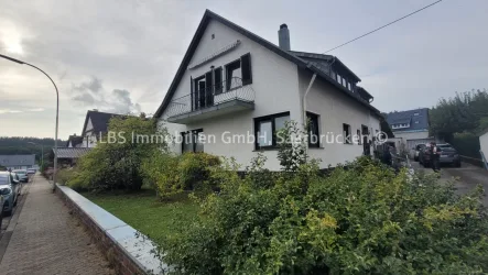 Außenansicht - Haus kaufen in Mettlach - Einfamilienhaus in Mettlach - 152 m² Wohnfläche - 463 m² Grundstück - Garten - Garage