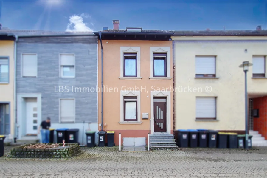 Ansicht vorne - Haus kaufen in Rehlingen-Siersburg - Rehlingen - Reihenhaus ohne Garten, ideal für eine kleine Familie 