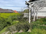 Garten / Balkon links im Bild