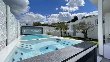 Poolanlage - Haus kaufen in Merzig - Traumhaus im modernen Finca-Stil im Merzig - Bj.: 2022 - 120 m² Wfl. - 235 m² Grundstück - Pool - 