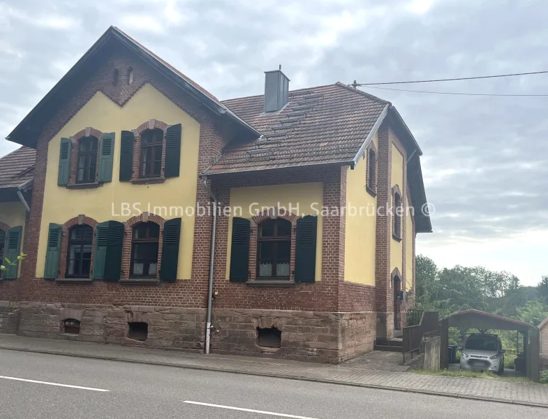 Doppelhaushälfte - Haus kaufen in Friedrichsthal - Historisches Gebäude modern renoviert