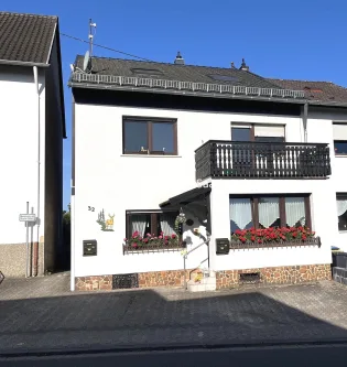 Vorderseite - Haus kaufen in Saarwellingen - 202 m² -  MehrGenerationenHaus / Einfamilienhaus - alle unter einem Dach 