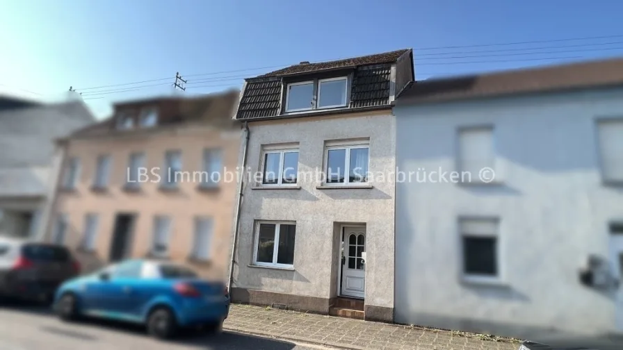 Ansicht Vorderseite - Haus kaufen in Merzig - Besseringen - Reihenhaus OHNE Garten - Ideale Alternative zur Eigentumswohnung - 3 ZKB - 88 m² Wfl.