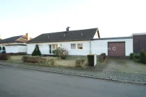 Ansicht vorne mit Garage