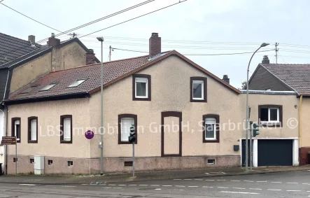 Vorderseite - Haus kaufen in Riegelsberg - 261,9 m² Wohnfläche -  MehrGenerationenHaus - alle unter einem Dach 