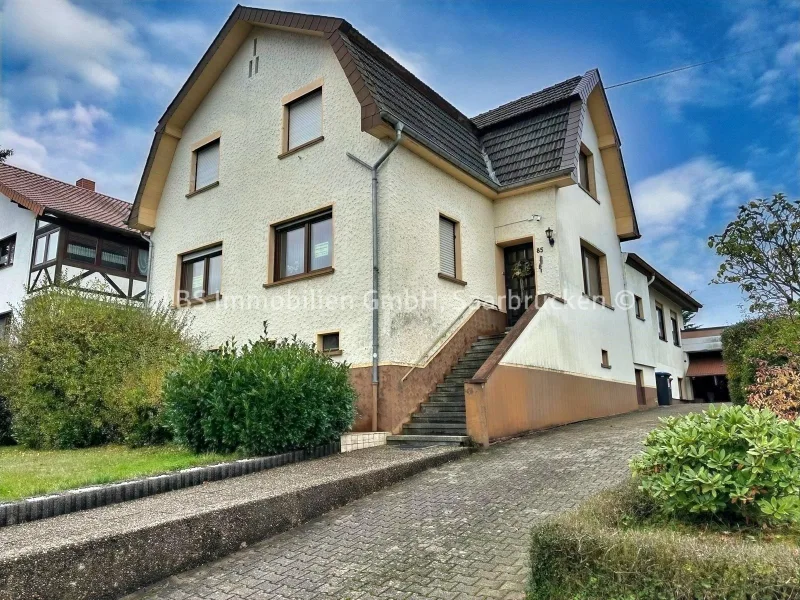 Außenansicht - Haus kaufen in Nohfelden - Vielseitig nutzbares Mehrgenerationenhaus mit Garten und Garage in Gonnesweiler