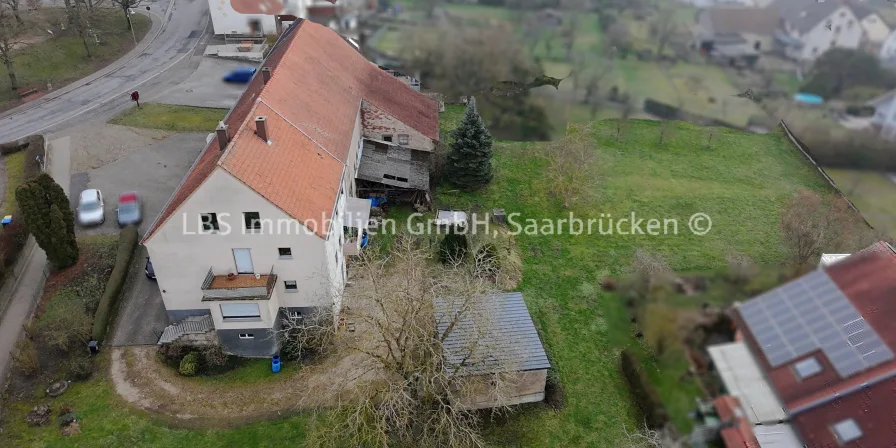 Vogelperspektive - Haus kaufen in Mandelbachtal - Charmantes 1-2 Familienhaus mit großem Grundstück und historischem Bauernhaus