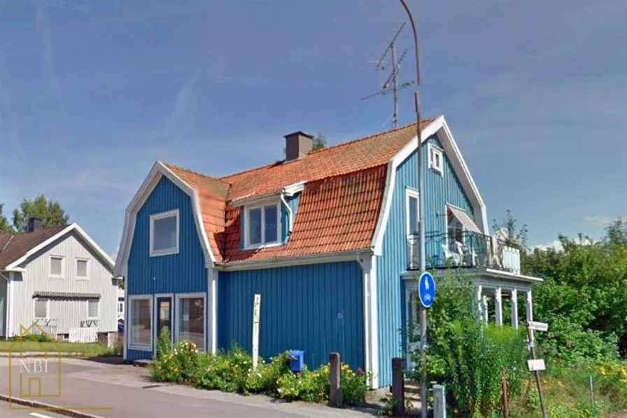 Straßenansicht Sommer - Haus kaufen in Unnaryd - Ferienhaus oder Wohn- & Geschäftshaus in Süd-Schweden