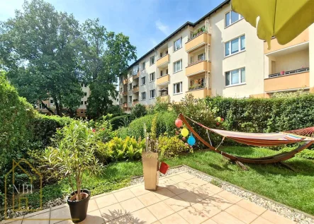 Terrasse  - Wohnung kaufen in Berlin - Attraktive Kapitalanlage nahe Tegeler See: Erdgeschosswohnung mit Terrasse und Garten