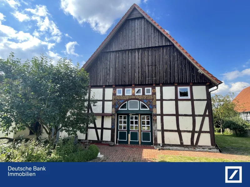 Vorderansicht - Haus kaufen in Barntrup - Charmantes Fachwerkhaus mit viel Platz und schönem Garten in Barntrup!