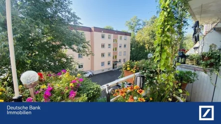 Ausblick Balkon - Wohnung kaufen in Würzburg - Einziehen und wohlfühlen! Tolle 3-Zi.-Wohnung sofort bezugsfertig!