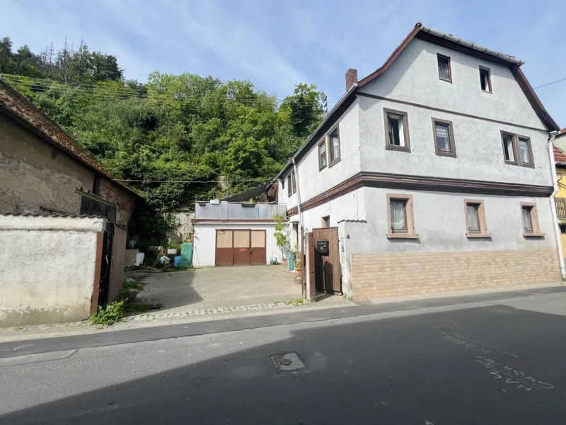 Straßenansicht - Haus kaufen in Karlstadt - Tradition trifft Zukunft: Denkmalgeschütztes Haus mit Raum für Ihre Visionen