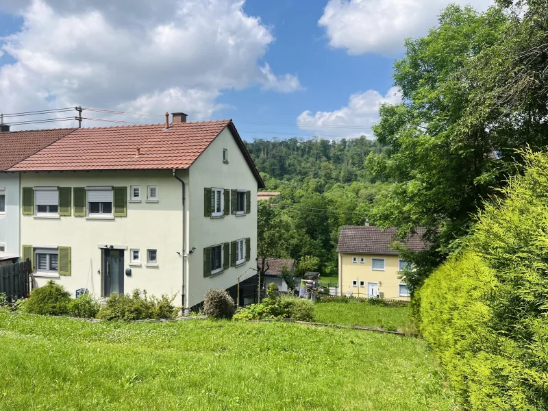 Gartenansicht - Haus kaufen in Weikersheim - Einfamilienhaus mit wunderschönem Garten 