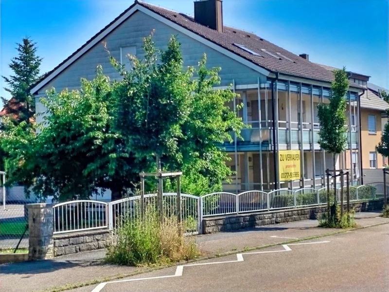 Außenbild - Haus kaufen in Bad Mergentheim - Mehrfamilienhaus mit Baugrundstück 