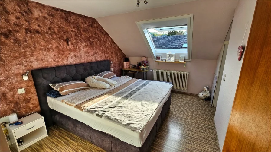 Schlafzimmer DG