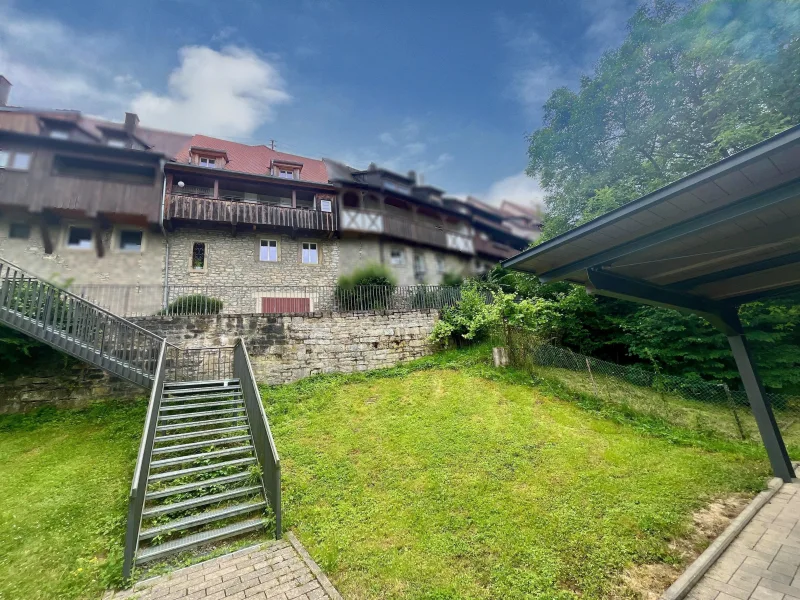 Rückansicht - Haus kaufen in Forchtenberg - Modernes 3 Familienhaus auf der Stadtmauer von Forchtenberg