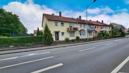 Herzlich Willkommen - Haus kaufen in Kitzingen - Charmantes Einfamilienhaus mit großem Garten und drei Garagen in Kitzingen