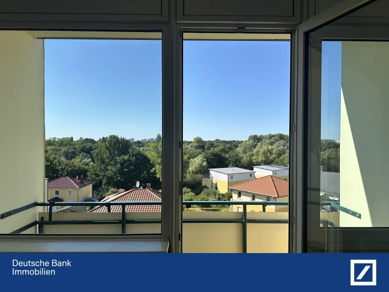 Balkon mit Freiblick - Wohnung kaufen in Berlin - *** sanierte & bezugsfreie 3 Zimmerwohnung mit TOP Infrastruktur ***