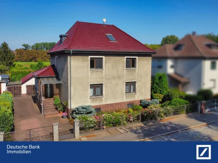 Gesamtansicht - Haus kaufen in Nauen - Bezugsfreies Zweifamilienhaus in Stadtrandlage - der Klassiker