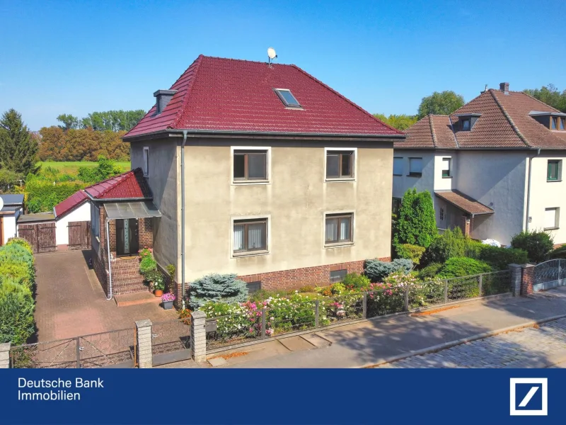 Gesamtansicht - Haus kaufen in Nauen - Bezugsfreies Zweifamilienhaus in Stadtrandlage von Nauen - der Klassiker