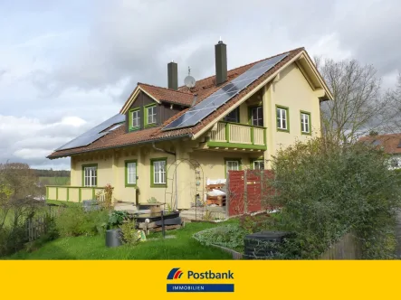 Hausansicht - Wohnung mieten in Mengkofen - Wohnen mit dem schönsten Blick ins Aitrachtal 