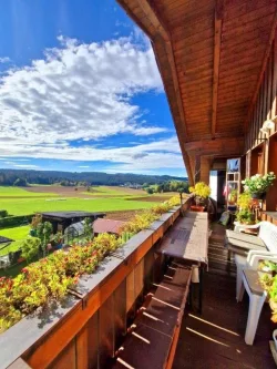 Weitblick vom Balkon - Wohnung kaufen in Rinchnach - Ganz nah an der Natur ++ 3 Zimmer-Wohnung mit zwei Balkone ++