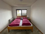 Kleines Schlafzimmer im EG