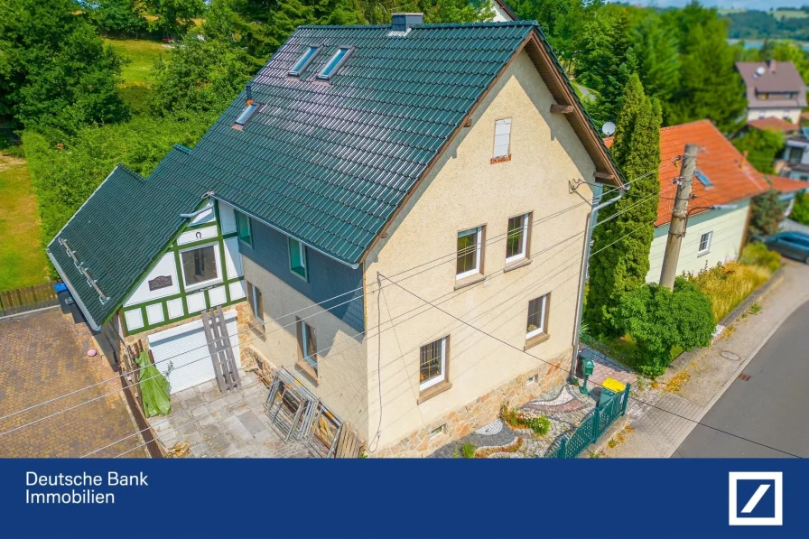 Einfahrt und Garage - Haus kaufen in Barchfeld-Immelborn - Wohnhaus mit Platz für Familie und Hobbies!