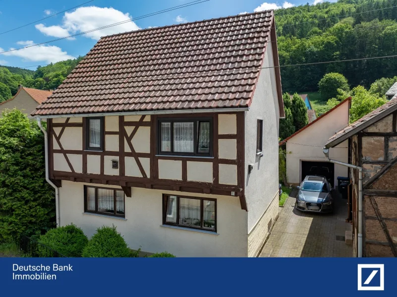 Startbild - Haus kaufen in Schmalkalden - Günstig ins Eigenheim - kleines EFH mit Scheune und großer Garage