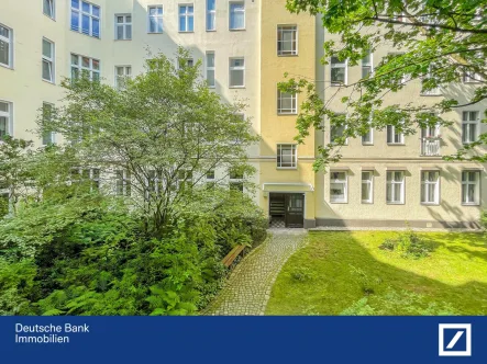 Gartenhaus - Wohnung kaufen in Berlin - 2-Zimmer Hochparterrewohnung im Gartenhaus des Wilmersdorfer Altbaukietzes