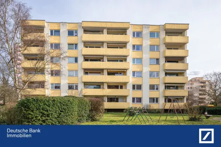 Gartenansicht - Wohnung kaufen in Berlin - 3 Zimmerwohnung mit Weitblick vom großem Balkon und Tiefgaragenstellplatz 