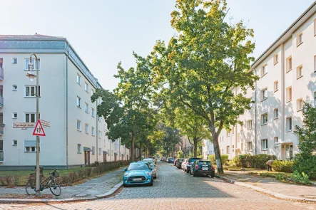 Straßenansicht - Wohnung kaufen in Berlin - Dachgeschossperle im Herzen von Schmargendorf mit Blick bis zum Teufelsberg