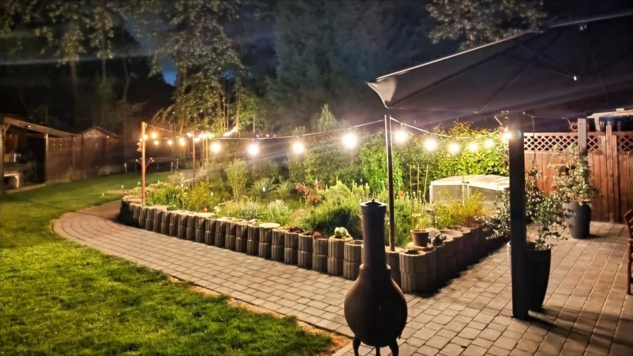 Garten bei Nacht