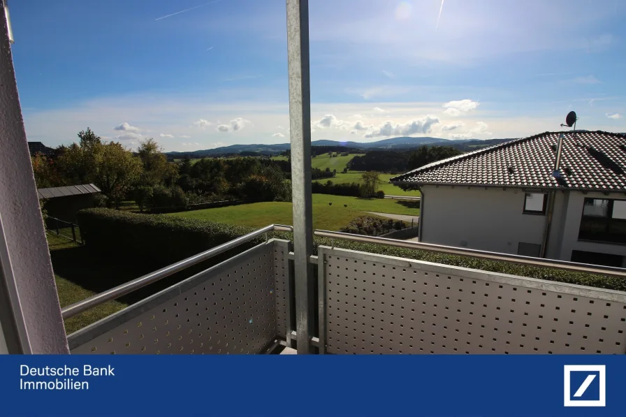 traumhafte Aussicht vom Balkon - Wohnung kaufen in Kirchdorf i.Wald - Wohnen mit traumhafter Aussicht!! Tolle, moderne 4-Zimmer-Wohnung mit Balkon in Kirchdorf i. Wald