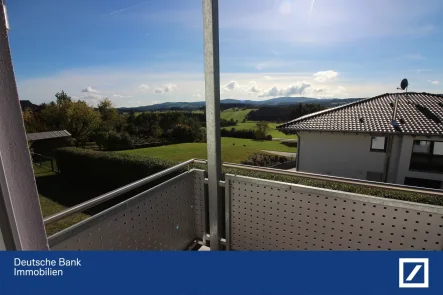 traumhafte Aussicht vom Balkon - Wohnung kaufen in Kirchdorf i.Wald - Wohnen mit traumhafer Aussicht!! Tolle, moderne 4-Zimmer-Wohnung mit Balkon in Kirchdorf i. Wald