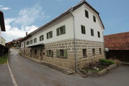 Hausansicht - Haus kaufen in Zenting - Uriges Bauernhaus bei Zenting im Bayerischen Wald 