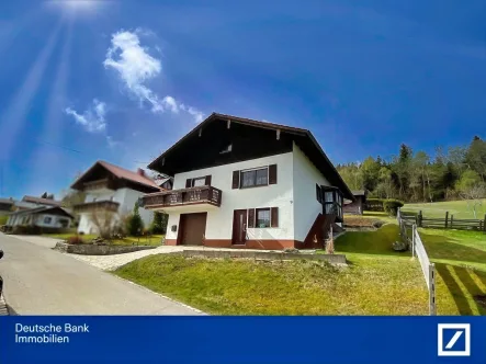 Südansicht - Haus kaufen in Philippsreut - **Haus mit ELW und Freizeitgrundstück sucht „Werkler“** -  Philippsreut -Bayerischer Wald   