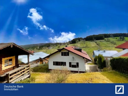 Nordansicht - Haus kaufen in Philippsreut - **Blick ins Grüne** - Wohnhaus mit ELW und Freizeitgrundstück in Philippsreut -Bayerischer Wald   