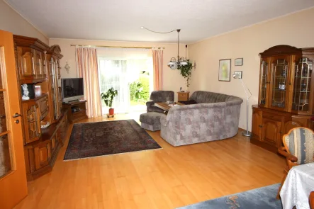 Wohnen / Essen - Wohnung kaufen in Deggendorf - Helle, freundliche 3 bis 4-Zi.-Terrassenwohnung mit Garten und Garage in ruhiger Lage von Deggendorf