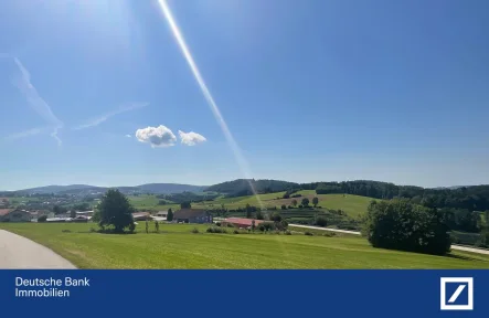 Baugrundstück - Grundstück kaufen in Waldkirchen - **Lage, Lage, Lage** Sahne-Baugrundstück mit traumhafter Fernsicht - Nähe Waldkirchen