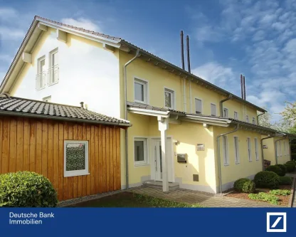 Außenansicht - Haus kaufen in Deggendorf - Modernes, energieeffizientes Reihenmittelhaus in Deggendorf / Stadtteil