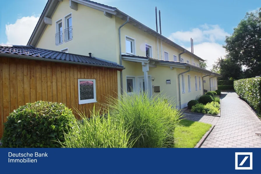 Hausansichten - Haus kaufen in Deggendorf - Modernes, energieeffizientes Reiheneckhaus in Deggendorf / Stadtteil