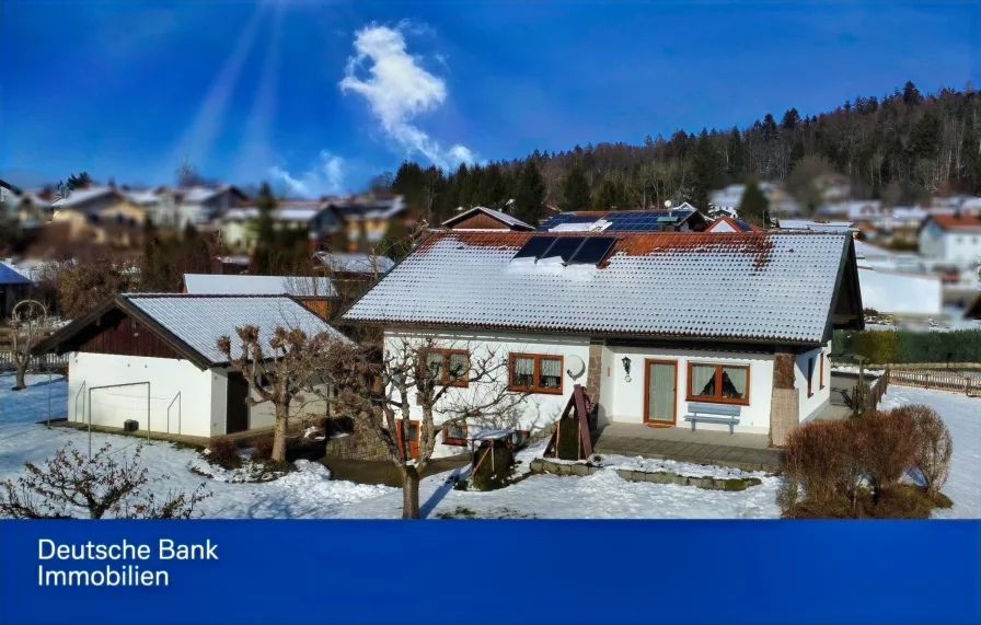 Luftbild - Haus kaufen in Spiegelau - **Platz für den eigenen Pool!** EFH mit riesigem Garten in toller Aussichtslage - Bayerischer Wald